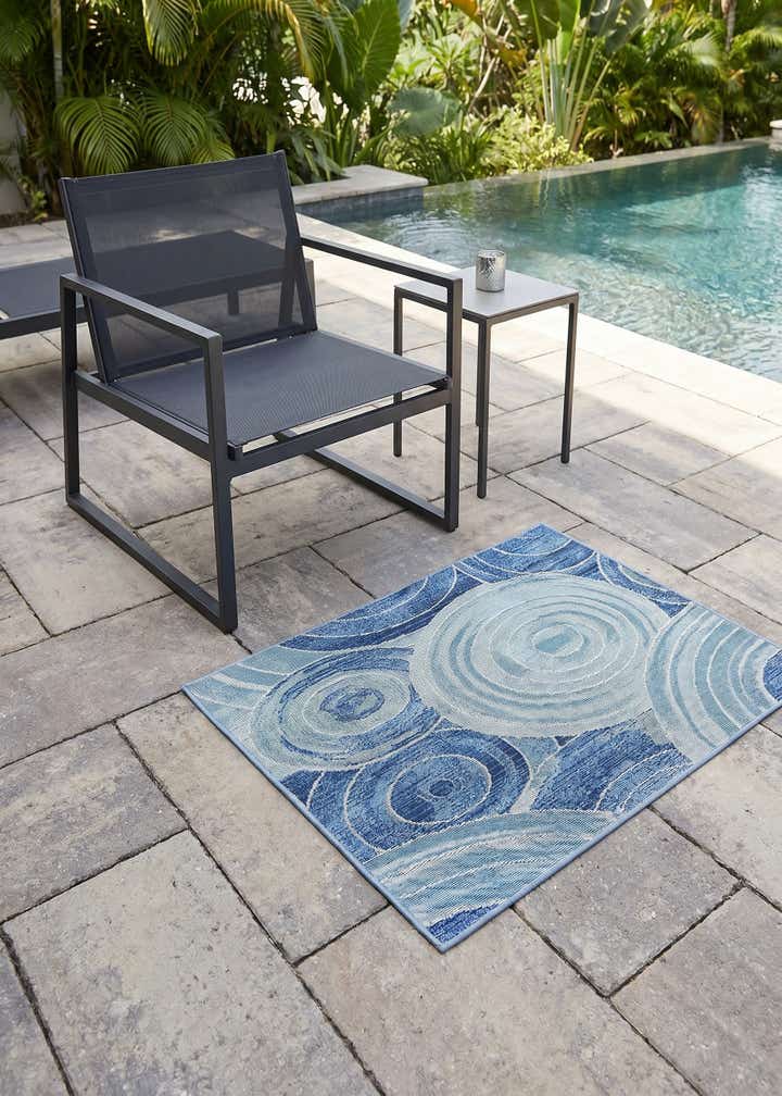 2' 2 x 3' Easy-Clean Modern Indoor / Outdoor Rug