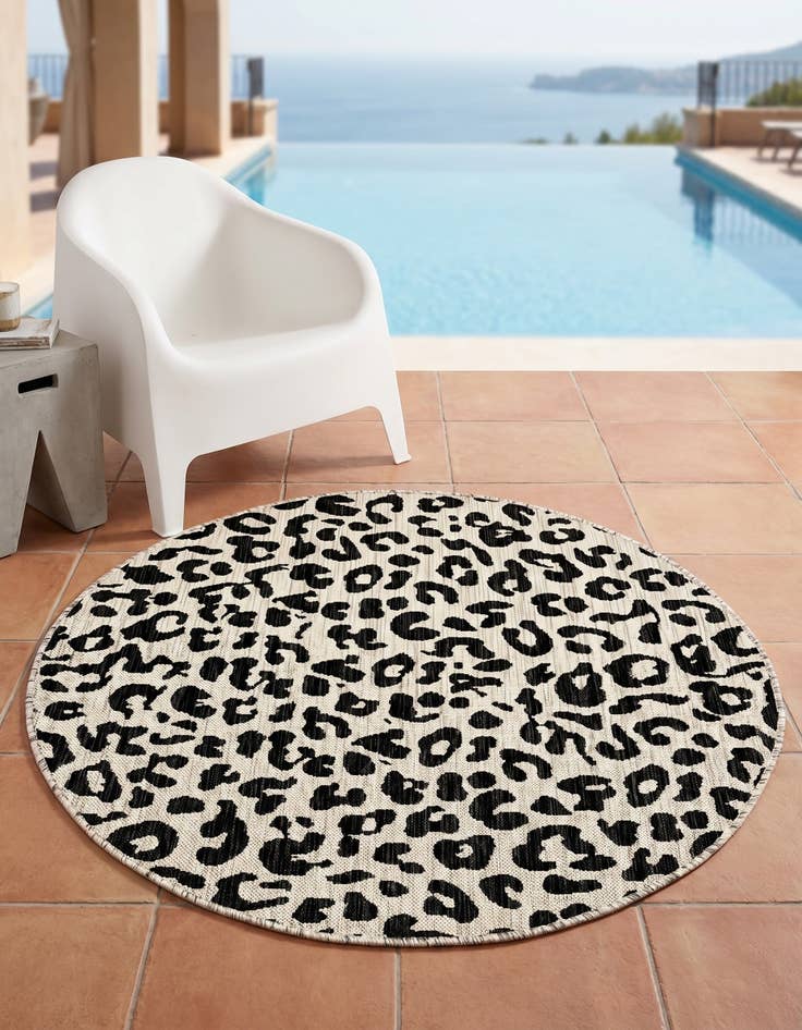 Detail image of 4' x 4' Easy-Clean Safari Indoor / Outdoor Round Rug