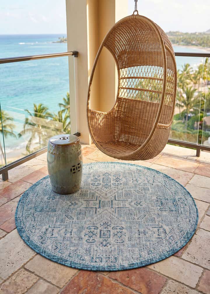 4' x 4' Easy-Clean Aztec Indoor / Outdoor Round Rug