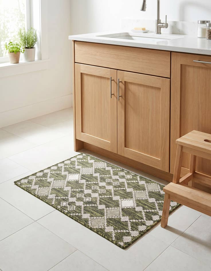 Detail image of 2' x 3' Easy-Clean Trellis Indoor / Outdoor Rug