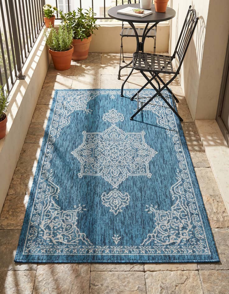 Detail image of 3' x 5' 3 Easy-Clean Traditional Indoor / Outdoor Rug