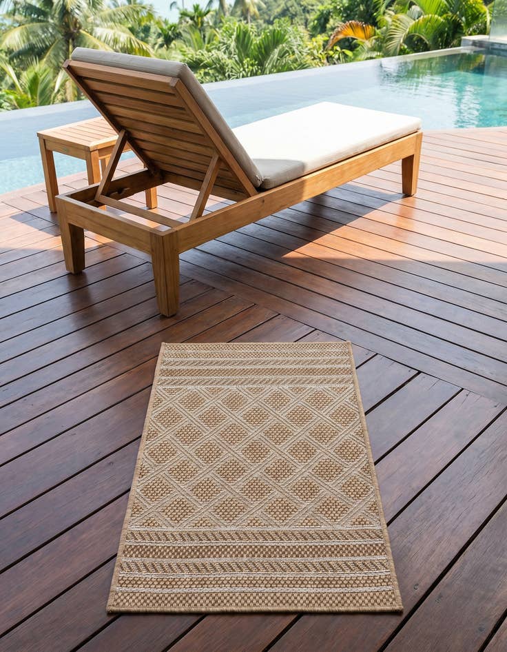 Detail image of 2' x 3' 1 Easy-Clean Trellis Indoor / Outdoor Rug