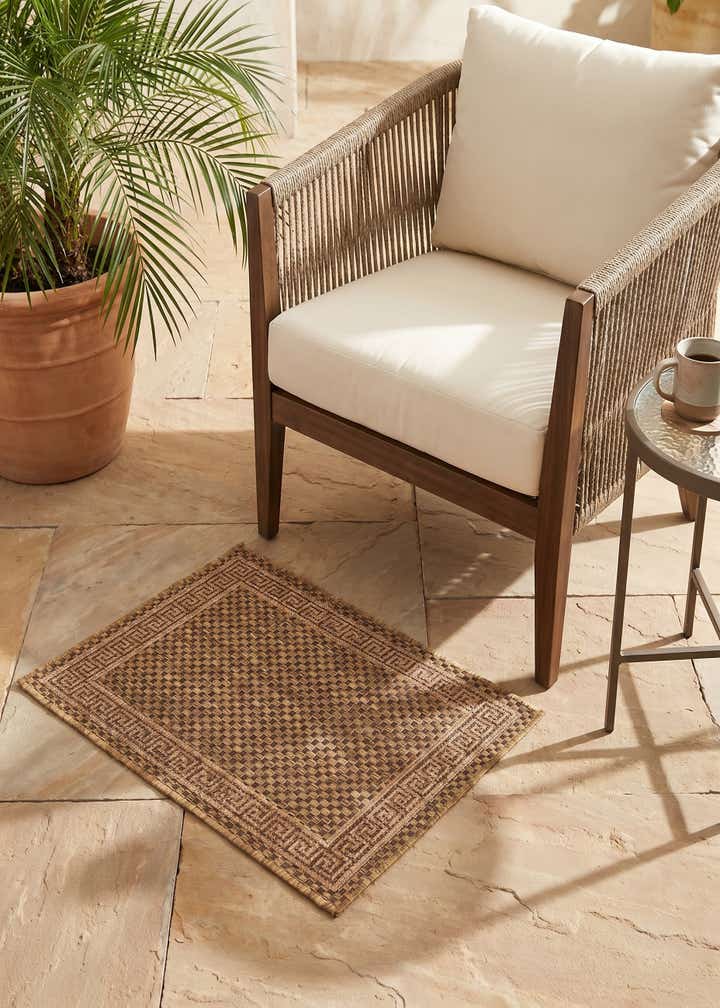 2' 2 x 3' Easy-Clean Border Indoor / Outdoor Rug