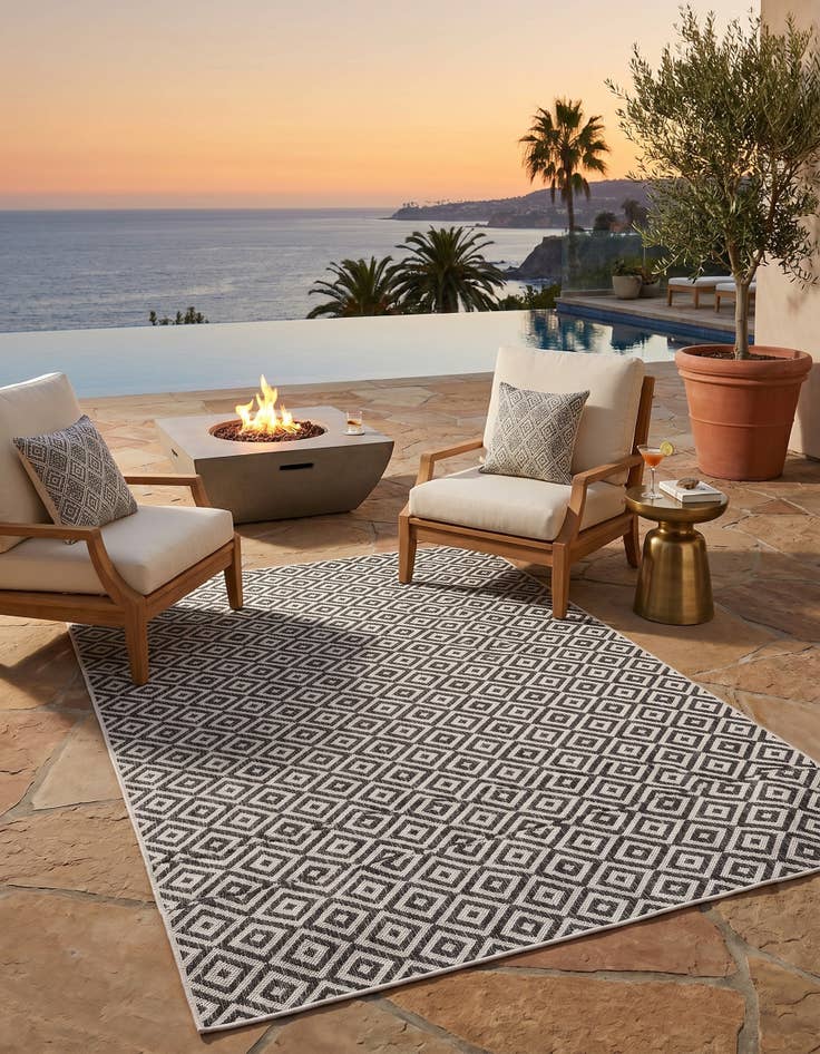 Detail image of 6' x 9' Easy-Clean Jill Zarin Costa Rica Indoor / Outdoor Rug