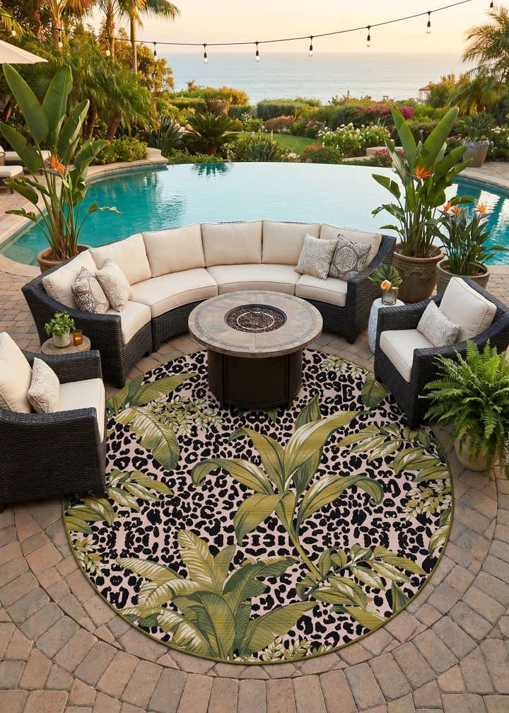 7' 10 x 7' 10 Easy-Clean Botanical Indoor / Outdoor Round Rug