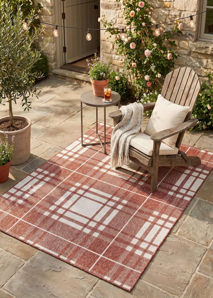 5' 3 x 7' Easy-Clean Checkered Indoor / Outdoor Rug