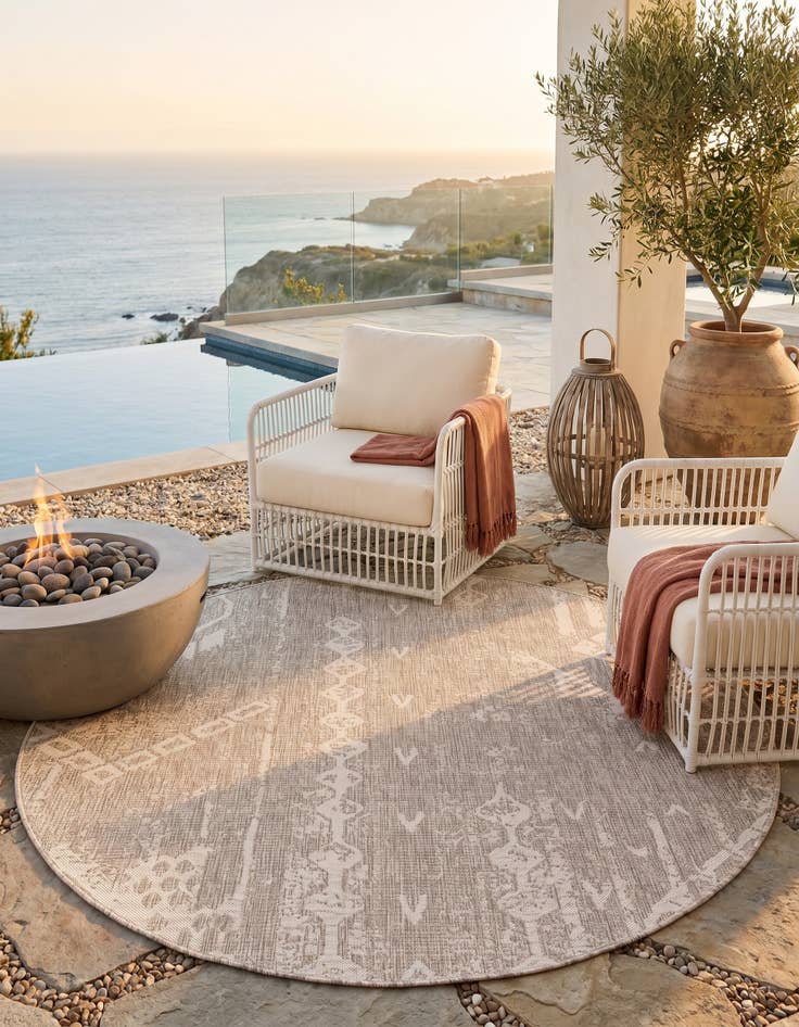 Detail image of 6' x 6' Easy-Clean Bohemian Indoor / Outdoor Round Rug