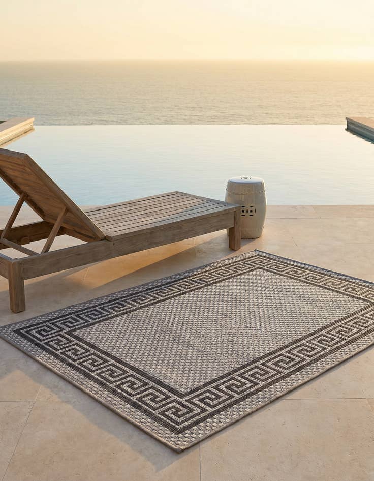 Detail image of 3' 3 x 5' Easy-Clean Border Indoor / Outdoor Rug