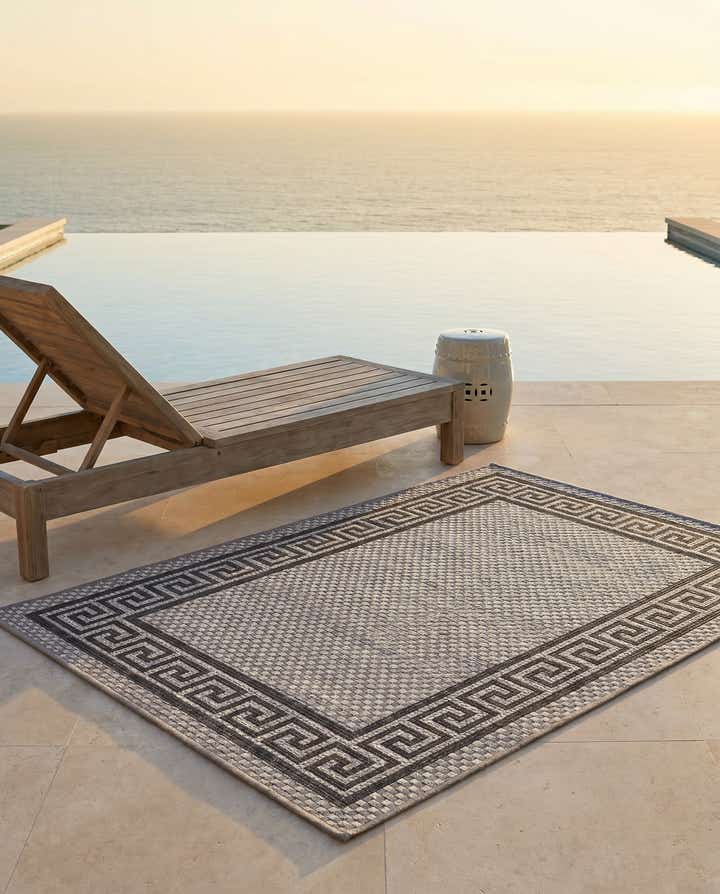 3' 3 x 5' Easy-Clean Border Indoor / Outdoor Rug