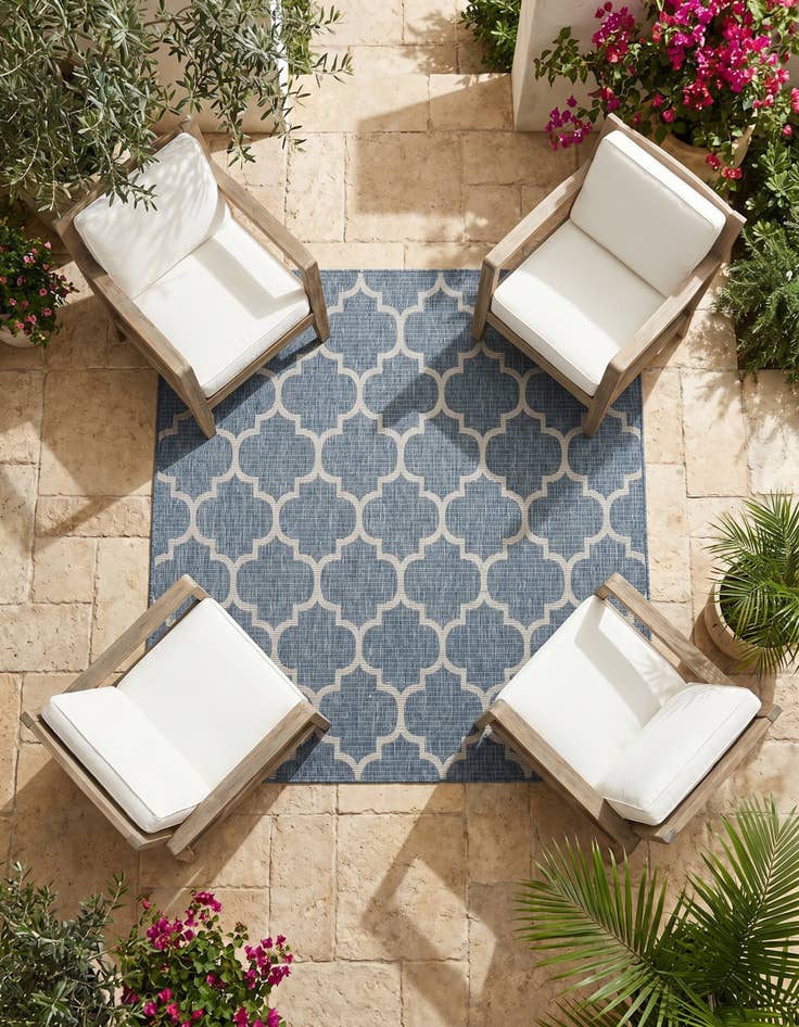Detail image of 6' x 6' Easy-Clean Lattice Indoor / Outdoor Square Rug