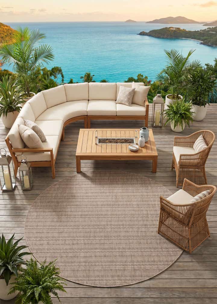 10' x 10' Easy-Clean Striped Indoor / Outdoor Round Rug