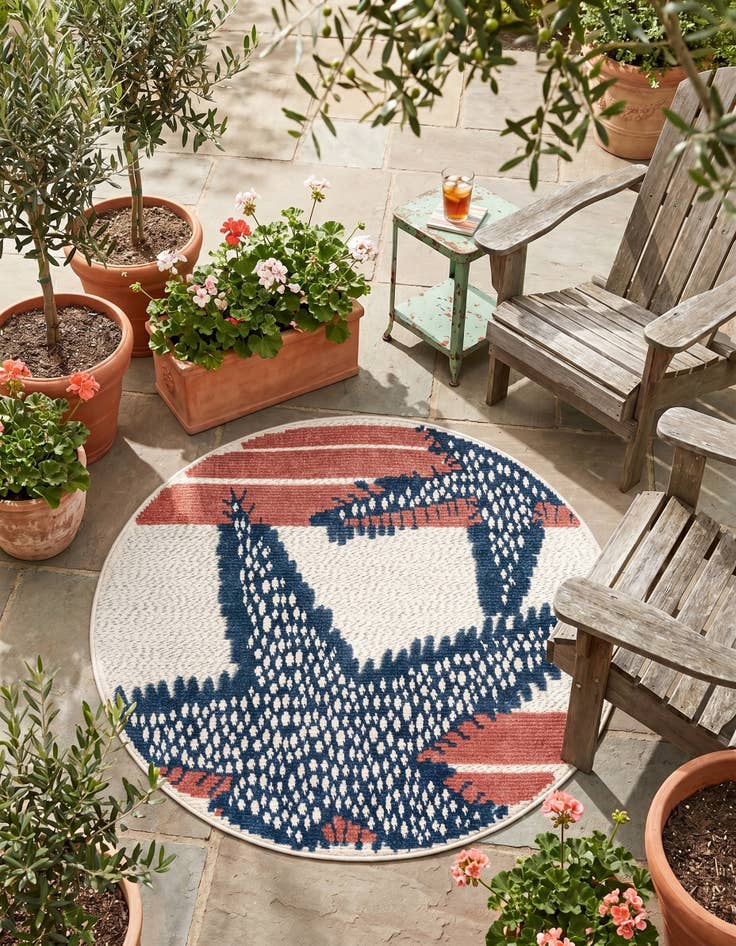 Detail image of 3' 3 x 3' 3 Easy-Clean Belize Indoor / Outdoor Round Rug