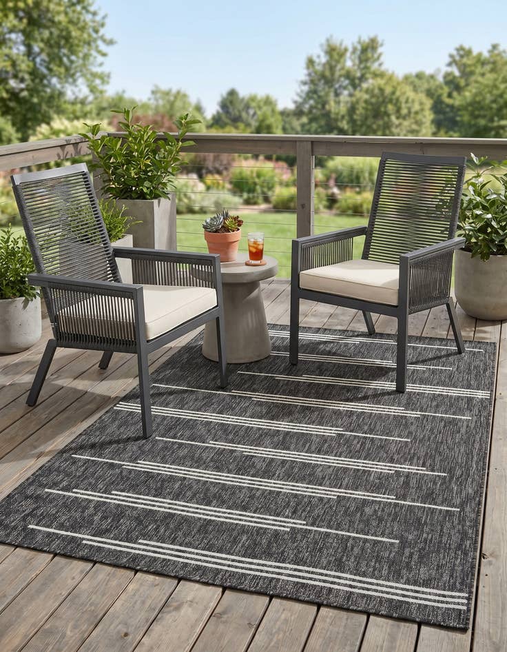 Detail image of 4' x 6' Easy-Clean Modern Indoor / Outdoor Rug