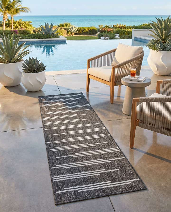 2' x 6' Easy-Clean Modern Indoor / Outdoor Runner Rug