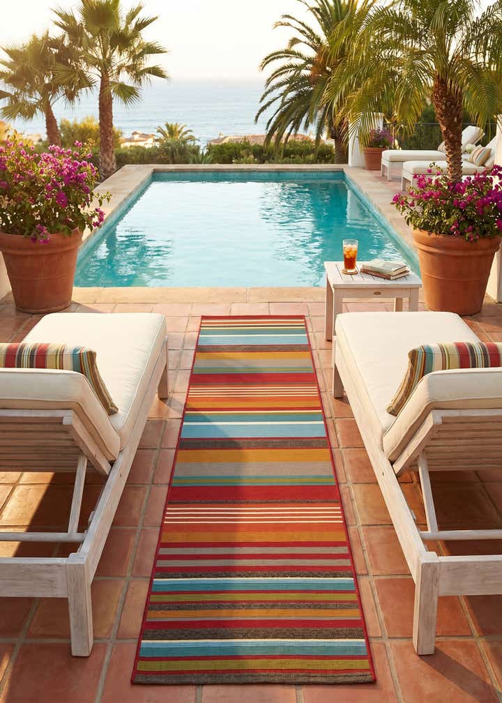 2' x 8' Easy-Clean Modern Indoor / Outdoor Runner Rug