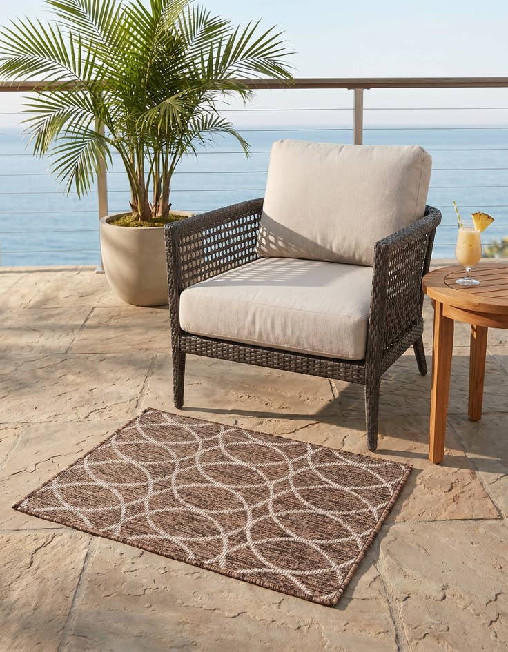 Detail image of 2' x 3' Easy-Clean Trellis Indoor / Outdoor Rug