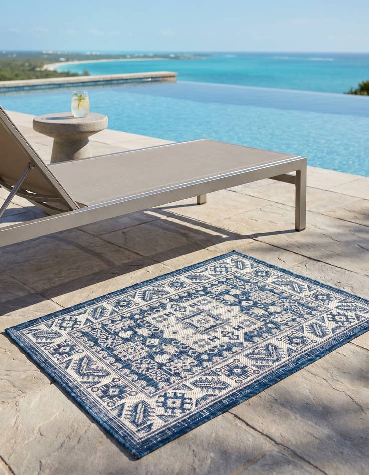 Detail image of 2' x 3' Easy-Clean Aztec Indoor / Outdoor Rug