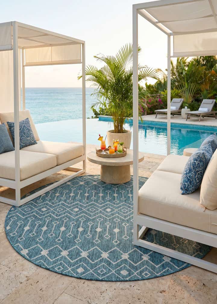 5' 3 x 5' 3 Easy-Clean Lattice Indoor / Outdoor Round Rug