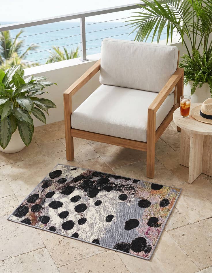 Detail image of 2' x 3' Easy-Clean Modern Indoor / Outdoor Rug