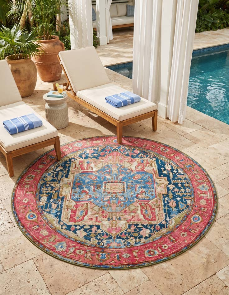Detail image of 5' x 5' Easy-Clean Traditional Indoor / Outdoor Round Rug