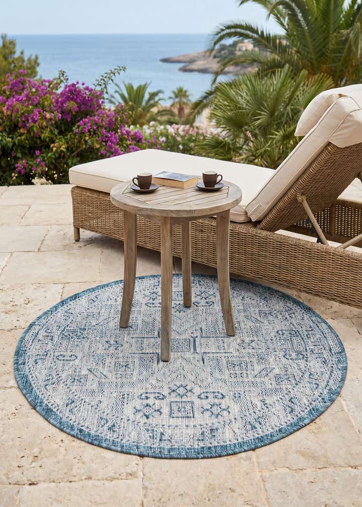 3' x 3' Easy-Clean Aztec Indoor / Outdoor Round Rug