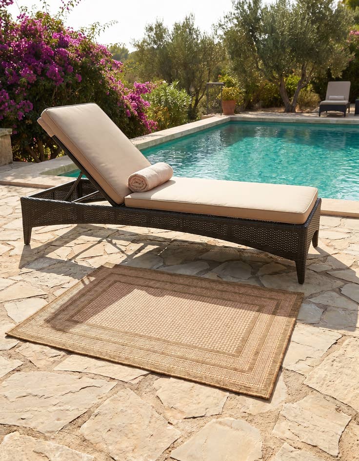 Detail image of 3' 3 x 5' Easy-Clean Border Indoor / Outdoor Rug