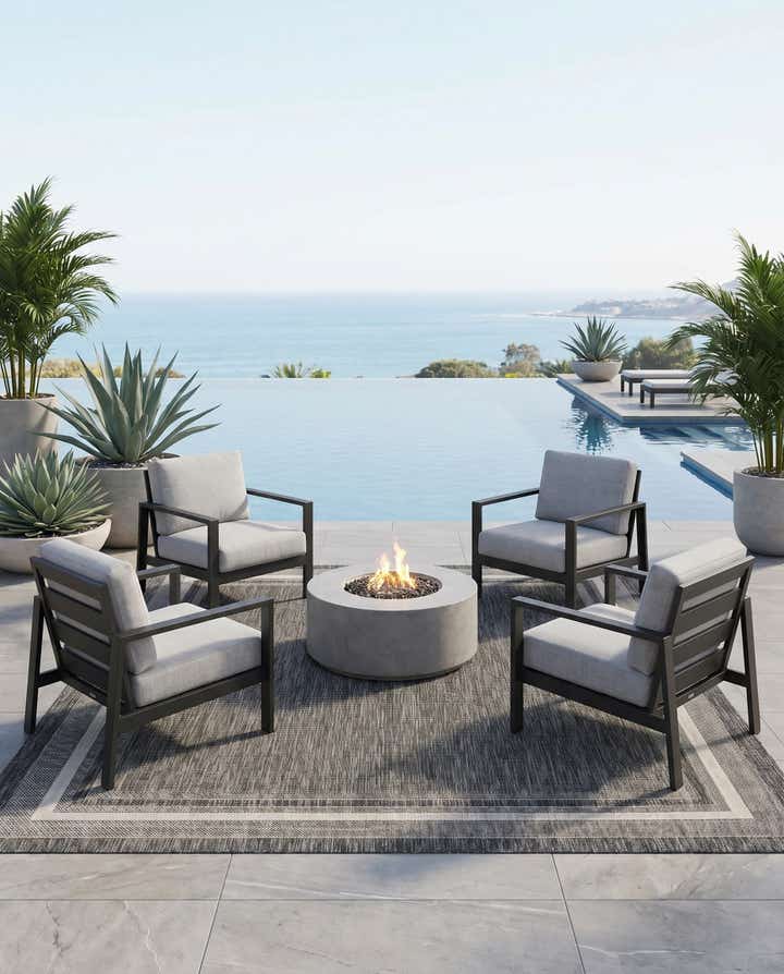 7' 10 x 7' 10 Easy-Clean Border Indoor / Outdoor Square Rug