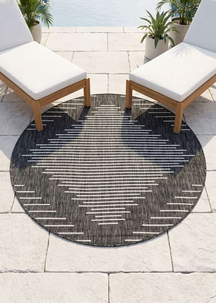 5' 3 x 5' 3 Easy-Clean Modern Indoor / Outdoor Round Rug