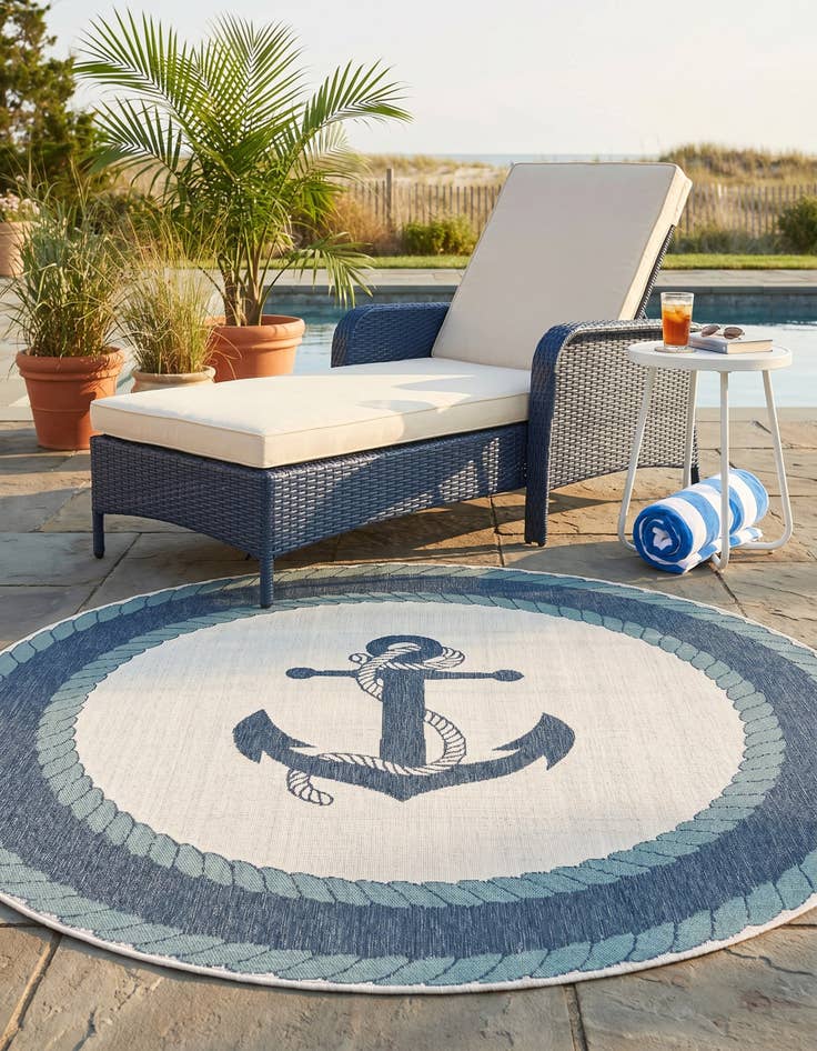 Detail image of 4' x 4' Easy-Clean Coastal Indoor / Outdoor Round Rug