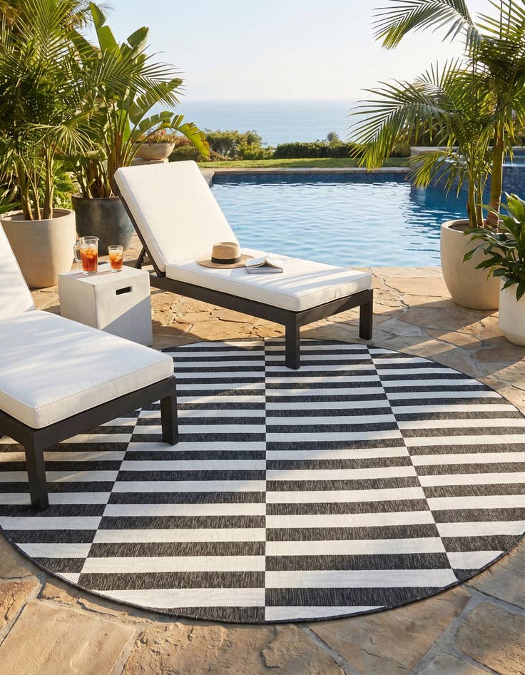 Detail image of 10' 8 x 10' 8 Easy-Clean Striped Indoor / Outdoor Round Rug