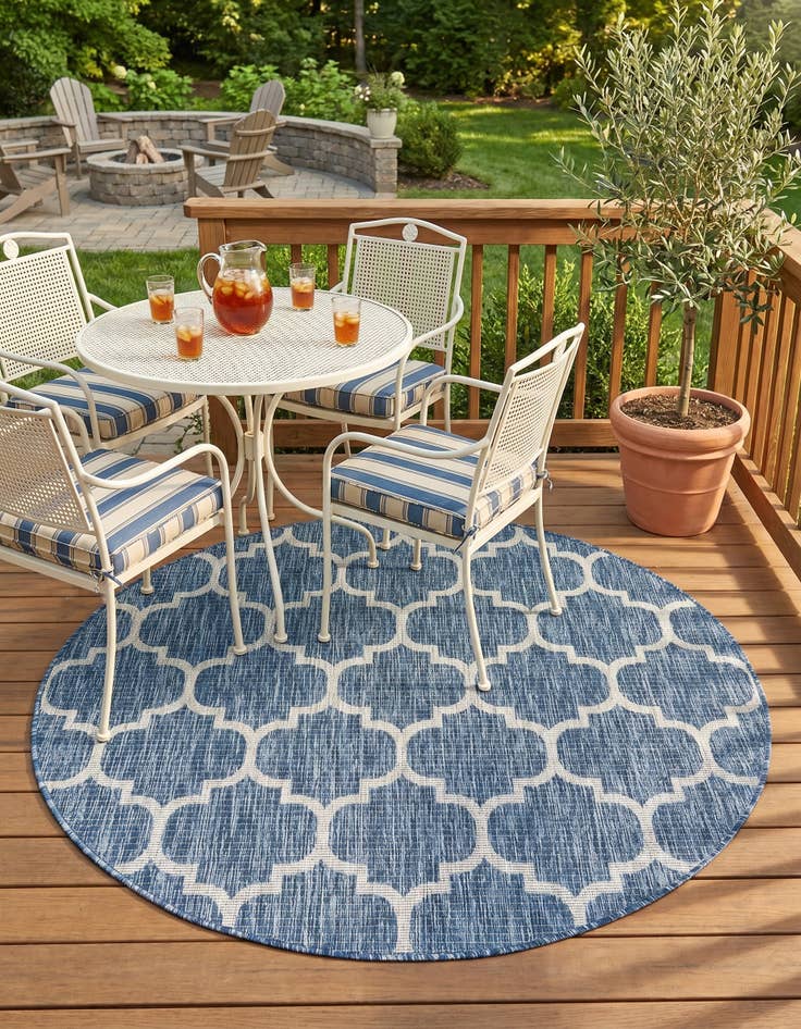 Detail image of 5' 3 x 5' 3 Easy-Clean Lattice Indoor / Outdoor Round Rug