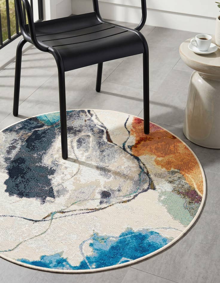 Detail image of 3' 3 x 3' 3 Easy-Clean Modern Indoor / Outdoor Round Rug