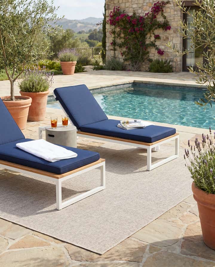 4' x 6' Easy-Clean Solid Indoor / Outdoor Rug