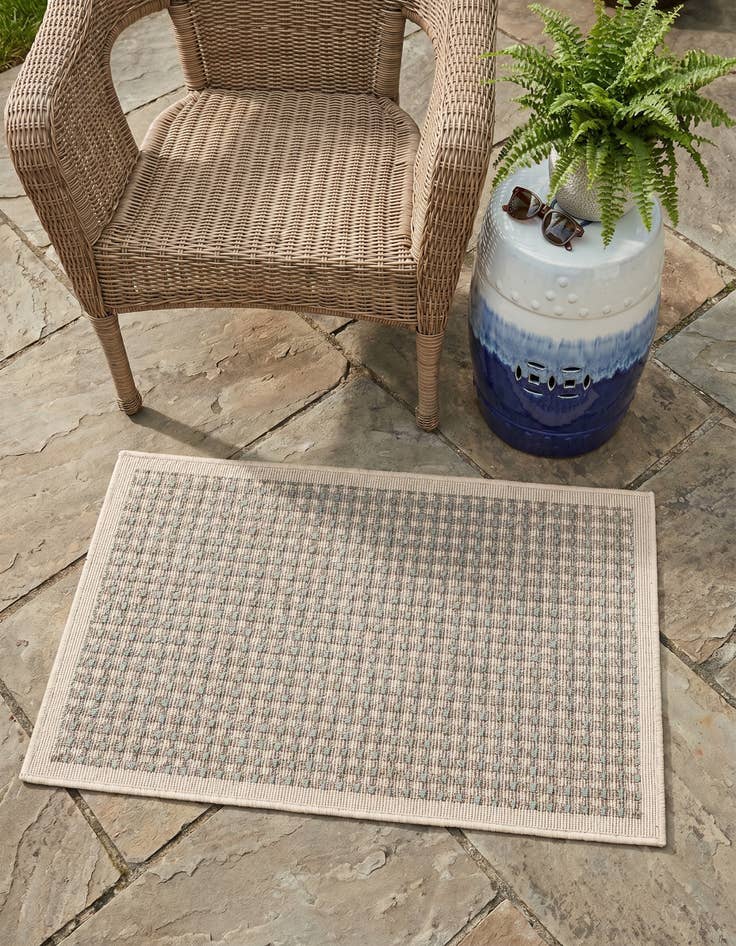 Detail image of 2' x 3' Easy-Clean Border Indoor / Outdoor Rug