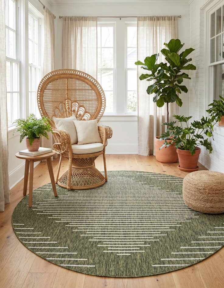 Detail image of 7' 10 x 7' 10 Easy-Clean Modern Indoor / Outdoor Round Rug