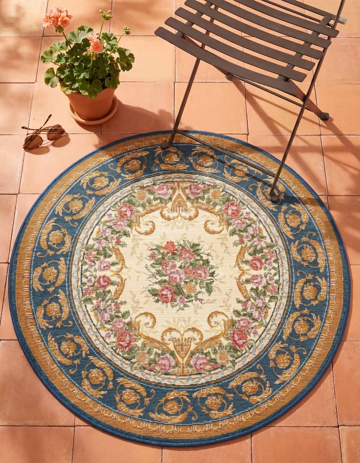 Detail image of 3' x 3' Easy-Clean Traditional Indoor / Outdoor Round Rug