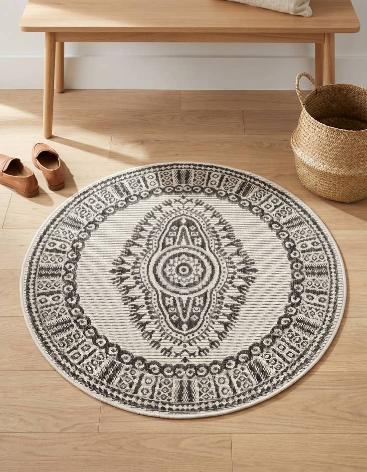 Detail image of 3' x 3' Easy-Clean Traditional Indoor / Outdoor Round Rug