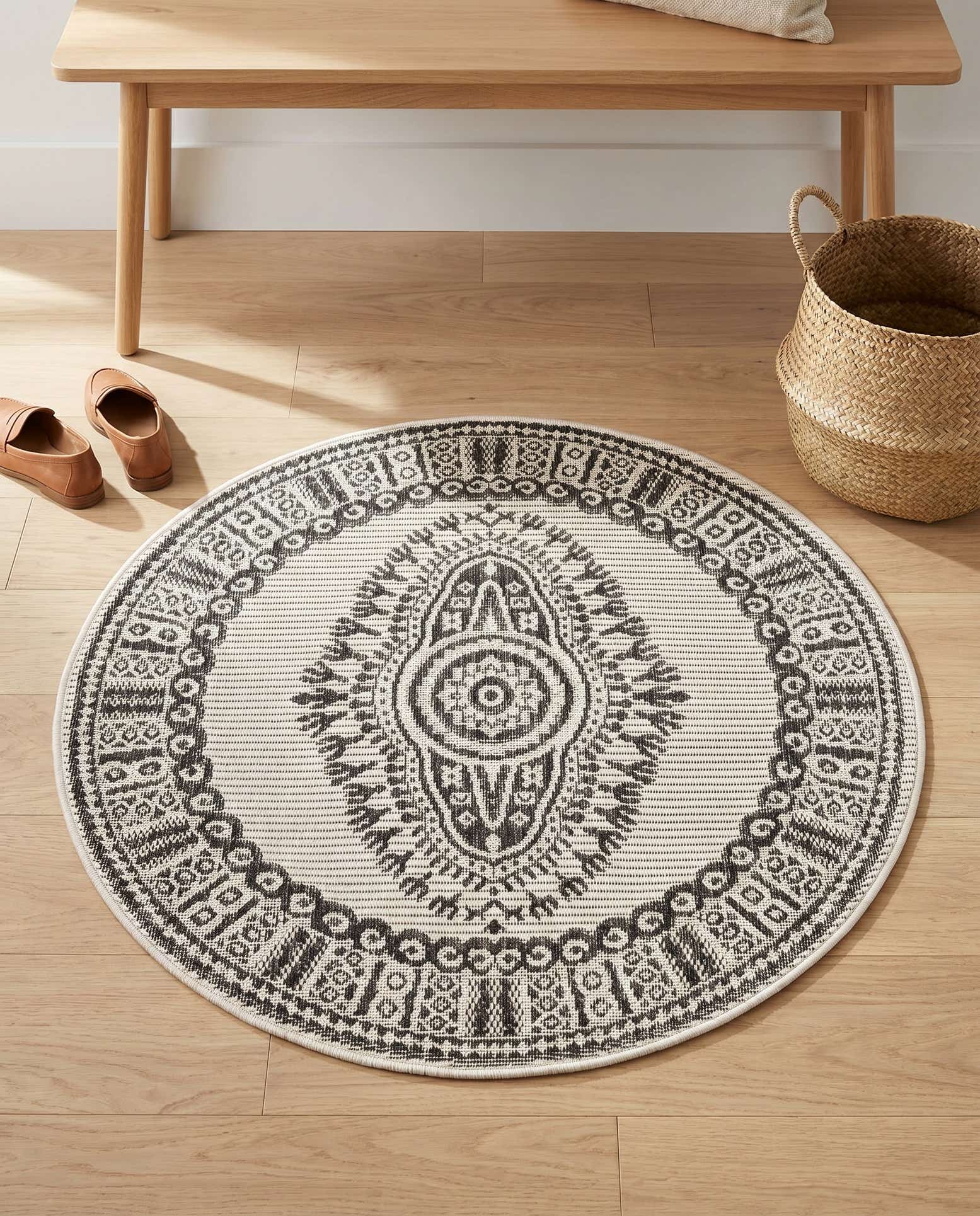 3' x 3' Easy-Clean Traditional Indoor / Outdoor Round Rug