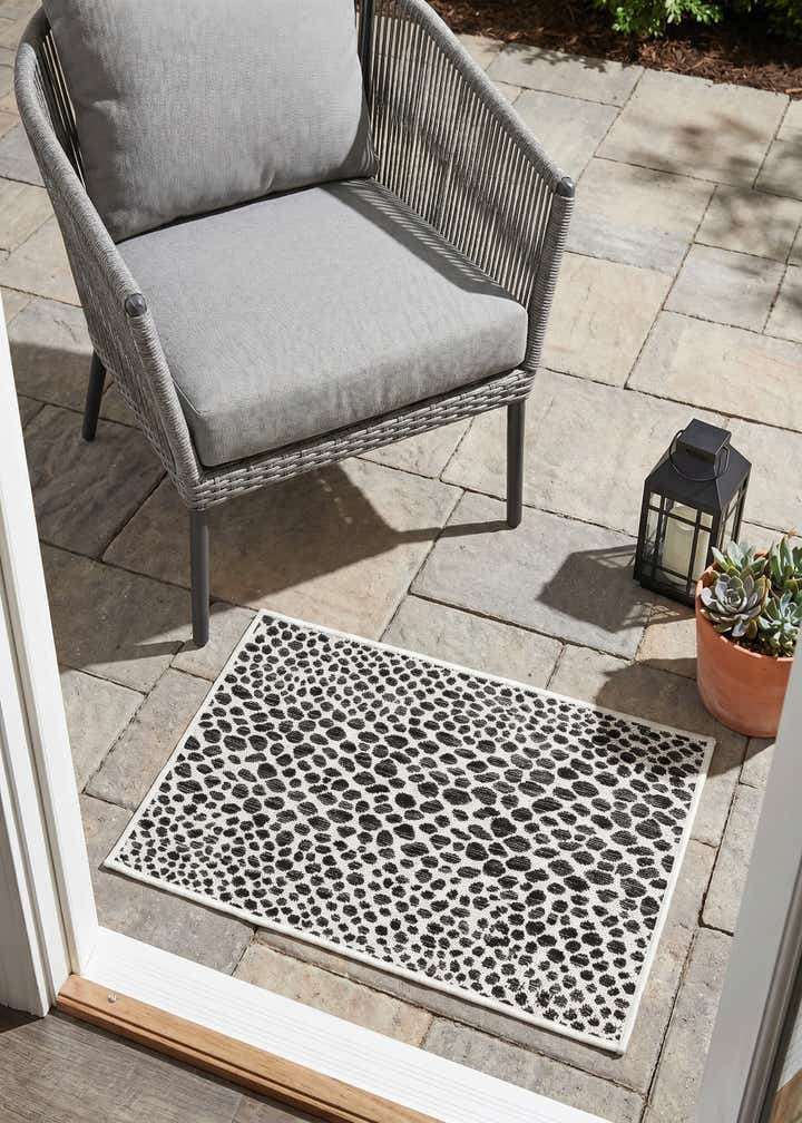 2' x 3' Easy-Clean Jill Zarin Cape Town Indoor / Outdoor Rug
