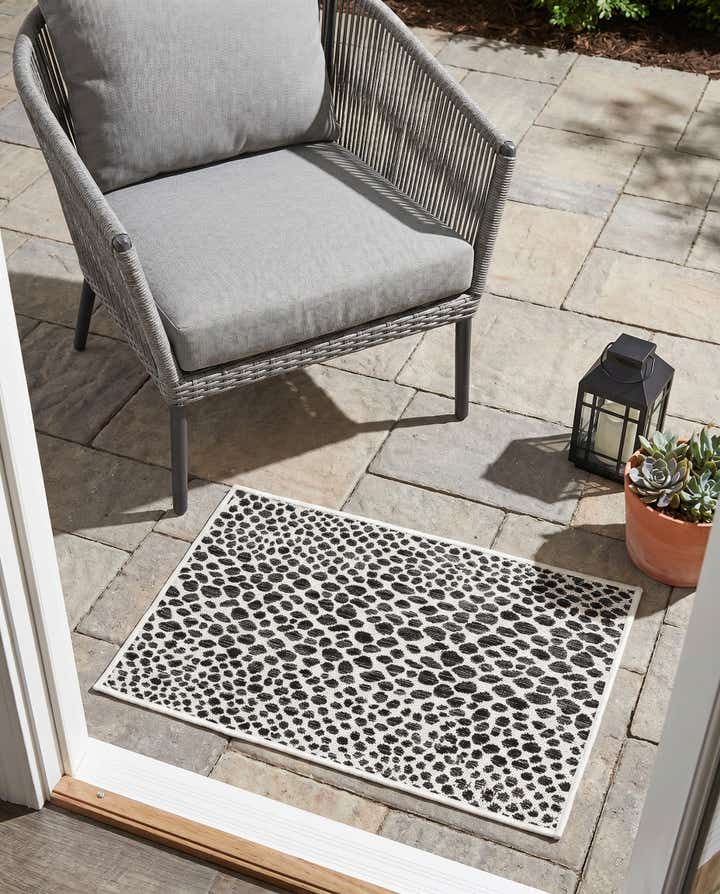 2' x 3' Easy-Clean Jill Zarin Cape Town Indoor / Outdoor Rug