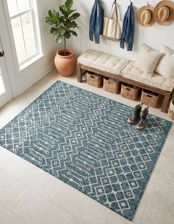 Detail image of 4' x 6' Easy-Clean Lattice Indoor / Outdoor Rug