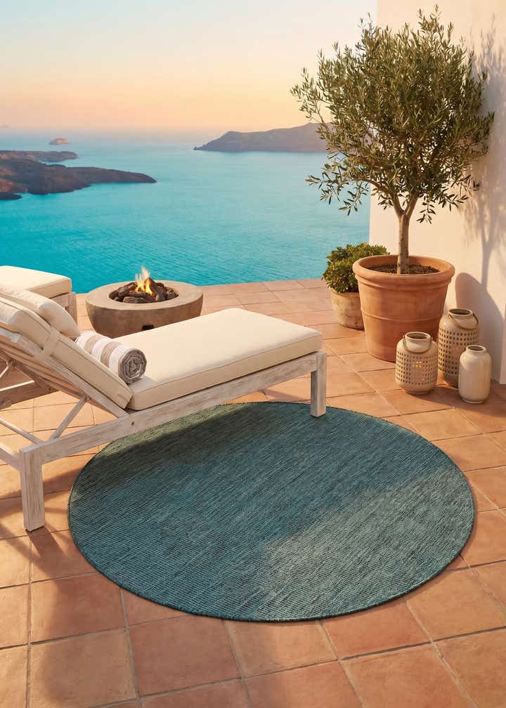 5' 3 x 5' 3 Easy-Clean Solid Indoor / Outdoor Round Rug