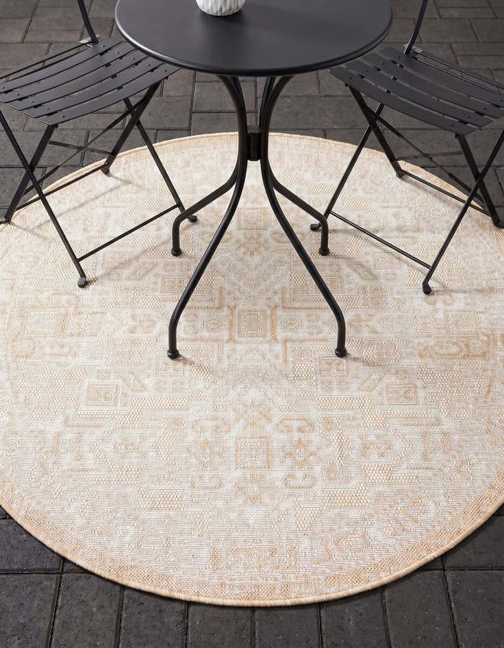 Detail image of 4' x 4' Easy-Clean Aztec Indoor / Outdoor Round Rug