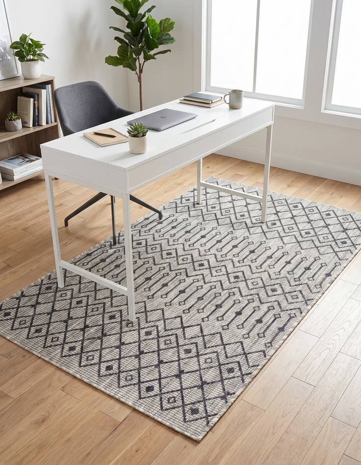 Detail image of 3' x 5' 3 Easy-Clean Trellis Indoor / Outdoor Rug