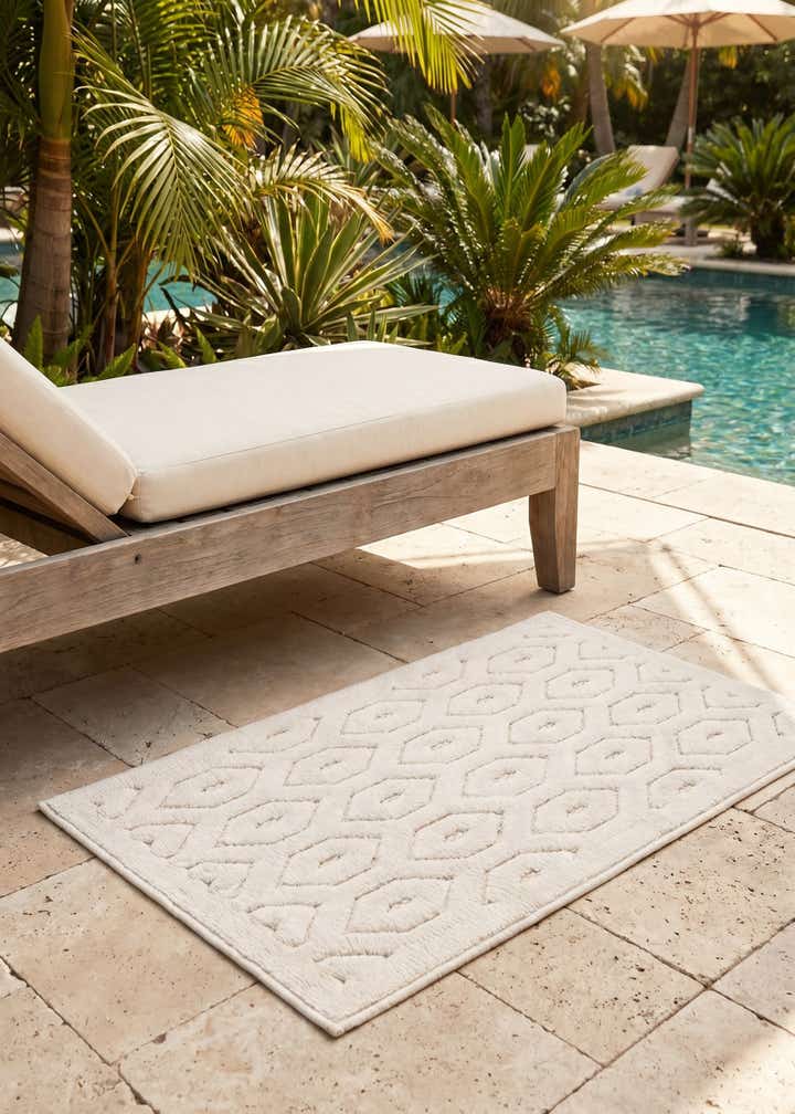 2' x 3' Easy-Clean Trellis Textured Indoor / Outdoor Rug