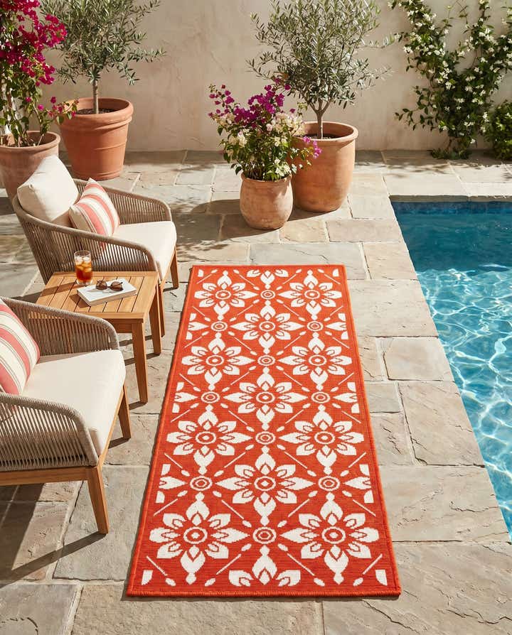 2' x 5' Easy-Clean Lattice Indoor / Outdoor Runner Rug