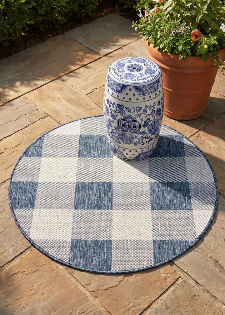 3' x 3' Easy-Clean Checkered Indoor / Outdoor Round Rug
