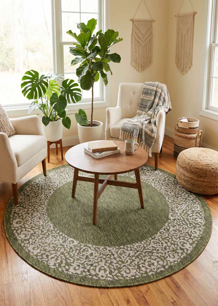 5' 3 x 5' 3 Easy-Clean Border Indoor / Outdoor Round Rug