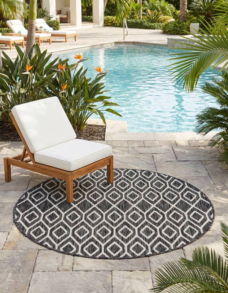Detail image of 4' x 4' Easy-Clean Jill Zarin Turks and Caicos Indoor / Outdoor Round Rug