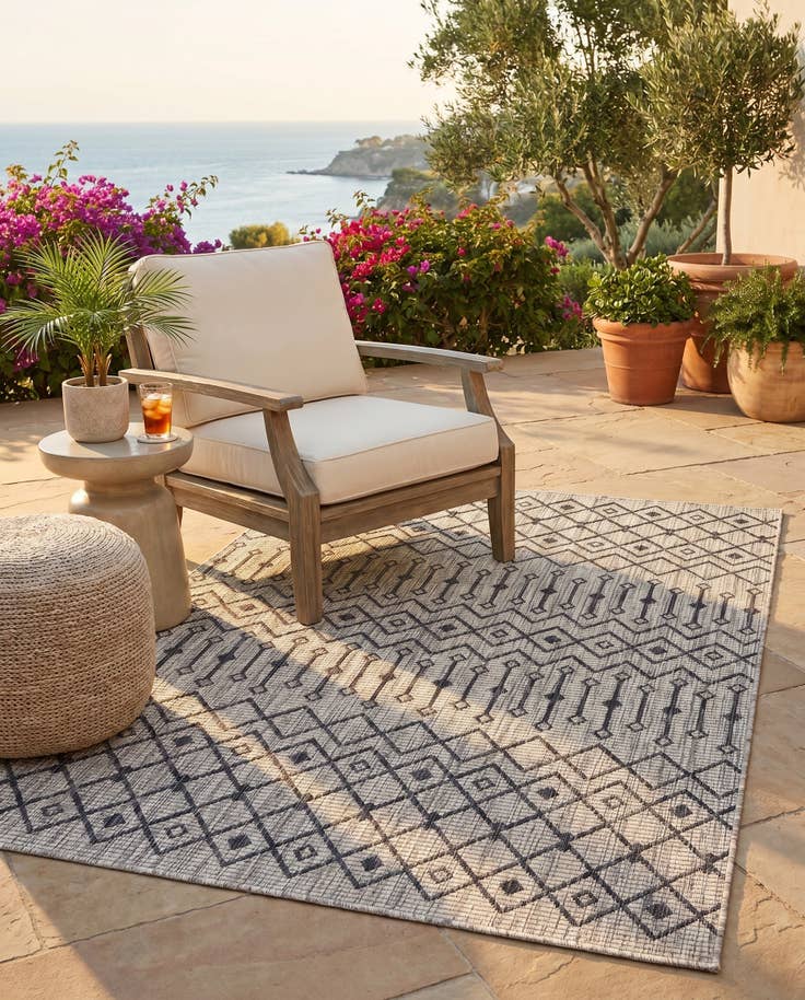 Detail image of 3' x 5' 3 Easy-Clean Lattice Indoor / Outdoor Rug